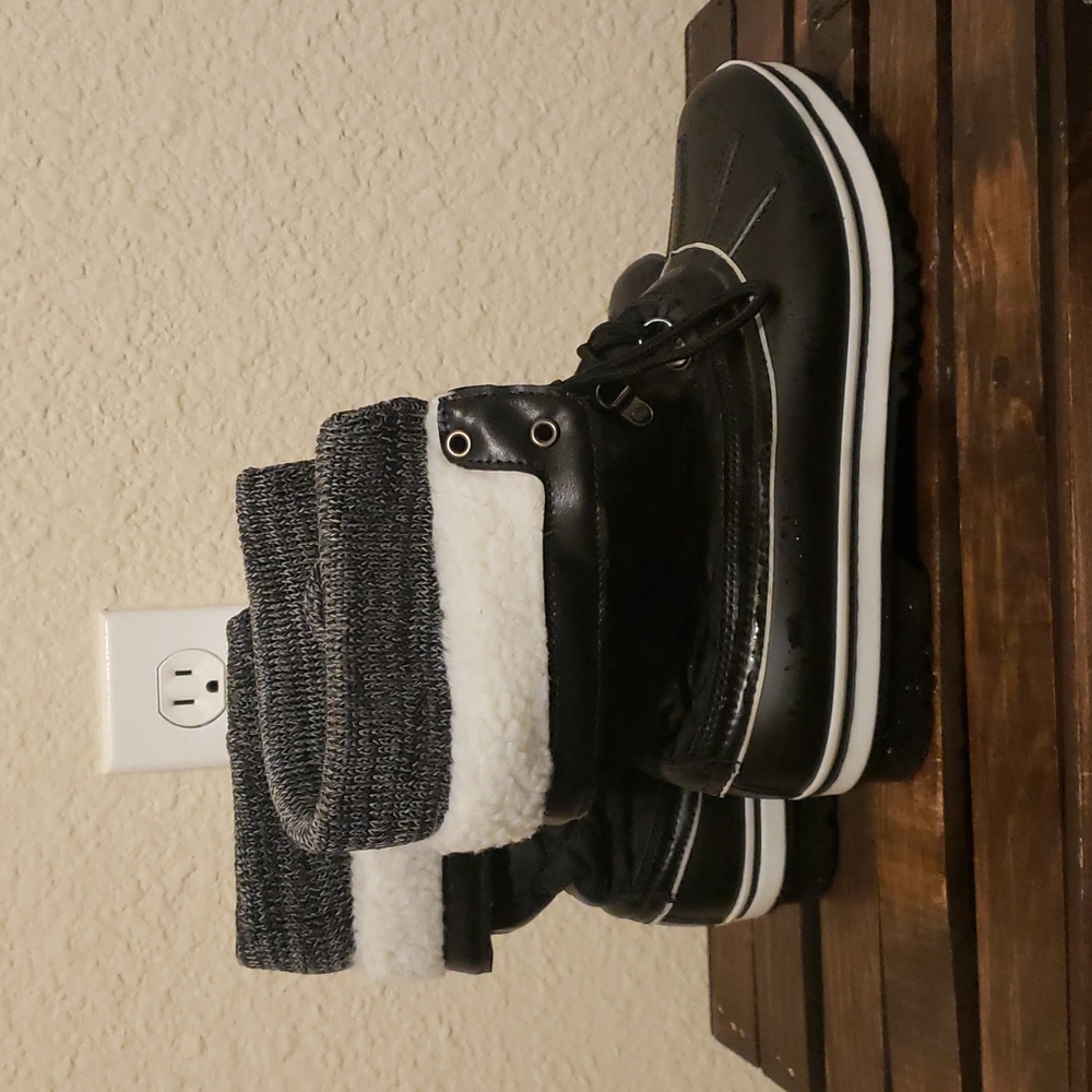 Snow boots
